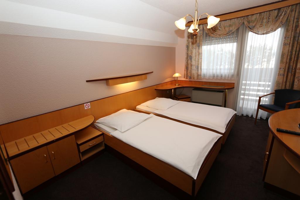 Hotel Krona Domzale Luaran gambar