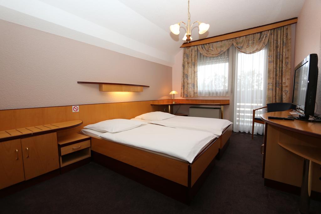 Hotel Krona Domzale Luaran gambar