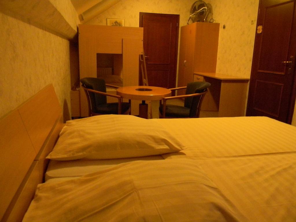 Hotel Krona Domzale Luaran gambar